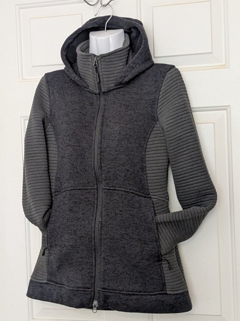 The North Face Fleece Jacket Women's  Full Zip  Size XS Gray .